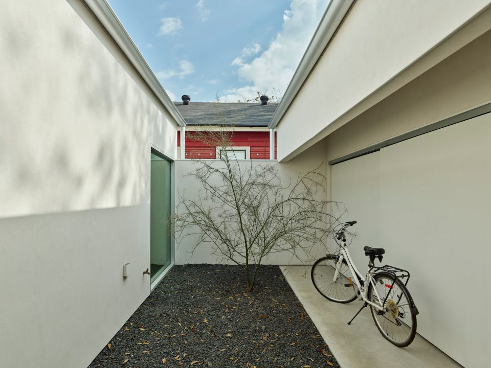 susan's house courtyard