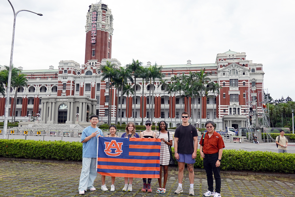 Auburn SIGD students on study abroad trip to Taiwan summer 2024.
