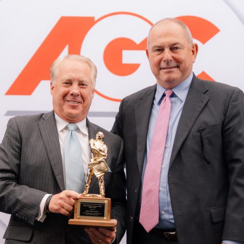 Doug Davidson (l), Chairman of New South Construction Company, was presented with the 2025 SIR Award by Board President Joe Tuggle during the closing dinner of the recent AGC Georgia Annual Convention.