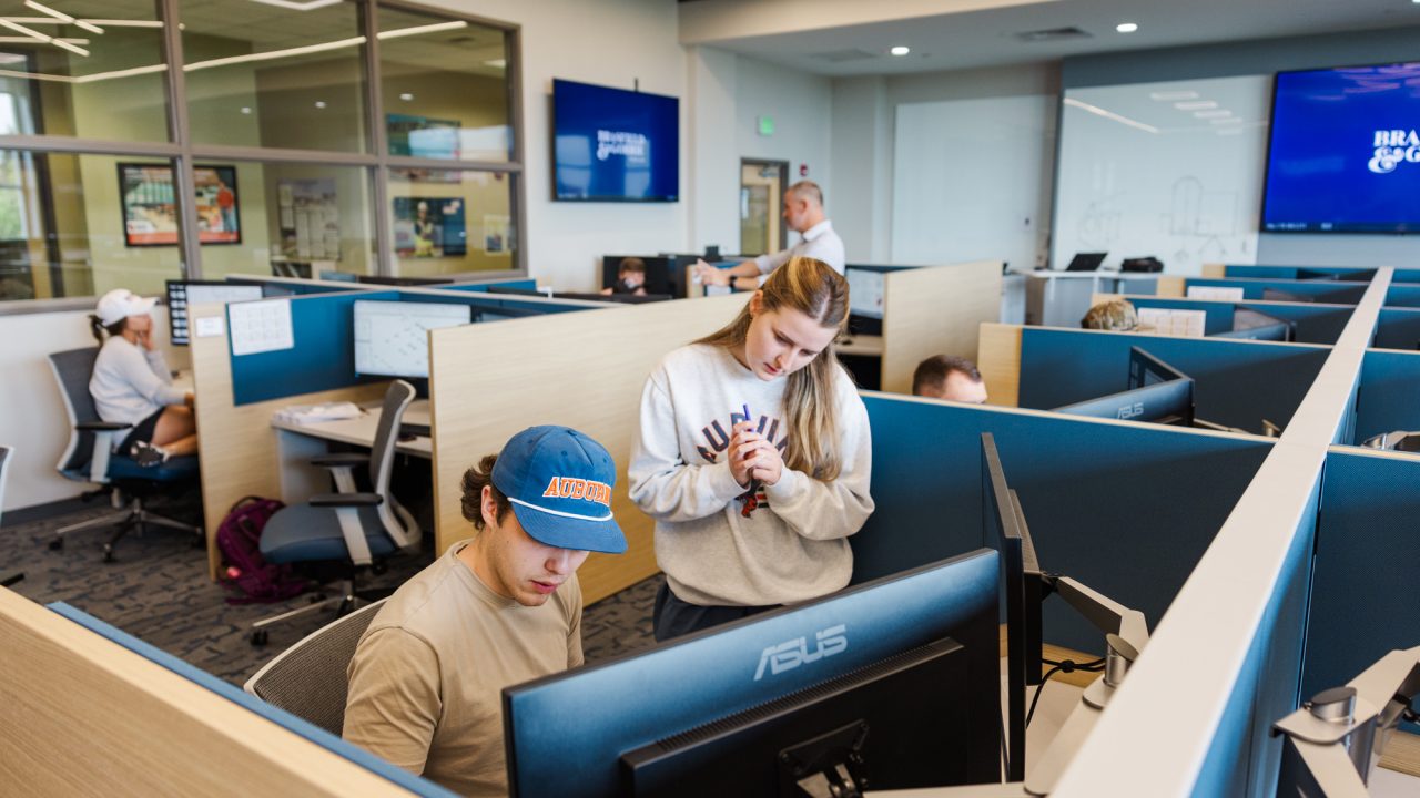 With updated furniture and technology, the Brasfield & Gorrie Thesis Lab is designed for collaboration.
