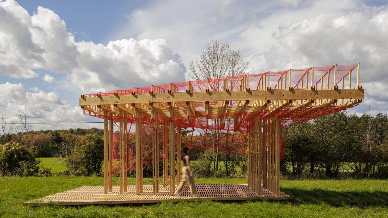 Students build Curtain Call at the Woodstock site using robot-assisted methods.