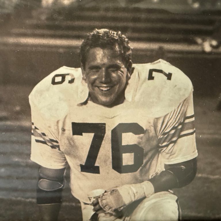 Arrington played offensive tackle for the Auburn Tigers from 1980 to 1983.